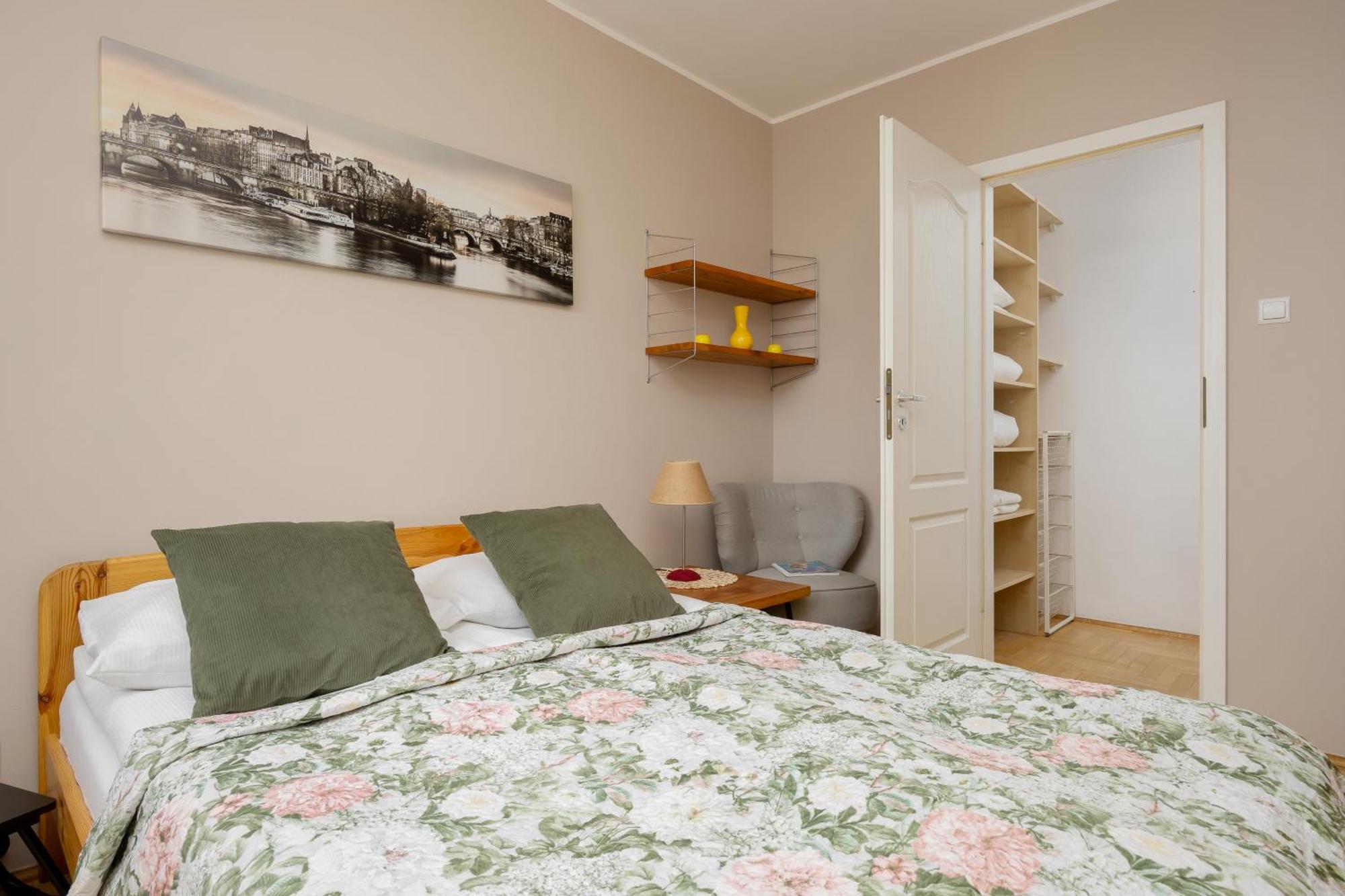 Floral With Balcony Near Gdanska By Renters Apartament
